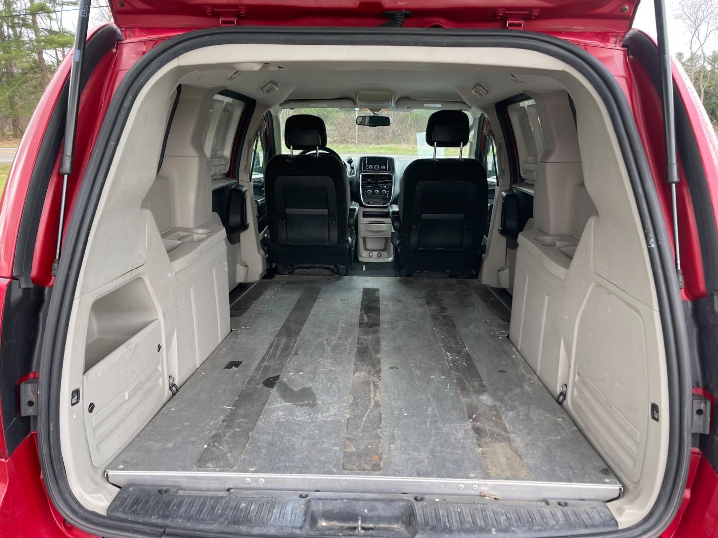 2014 Red /Black Dodge Cargo Van Tradesman (2C4JRGAG6ER) with an 3.6L V6 DOHC 24V engine, 6-Speed Automatic transmission, located at 547 E. Main St., Orwell, OH, 44076, (440) 437-5893, 41.535435, -80.847855 - This 2014 Ram C/V Tradesman is a versatile commercial van equipped with a 3.6-liter Pentastar V6 engine mated to a 6-speed automatic transmission. This one-owner vehicle boasts an auto-dimming rearview mirror, a payload capacity of 1,800 pounds, and a towing capacity of 3,600 pounds. With its robust - Photo#29